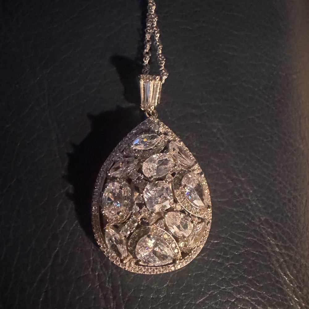Elegant Sterling Silver CZ 20” necklace 💝